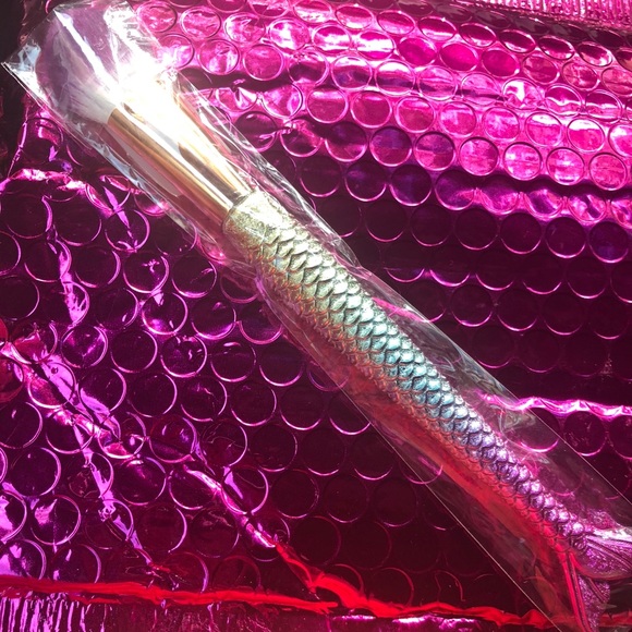 MERMAID MAKE UP BRUSH - Picture 1 of 4